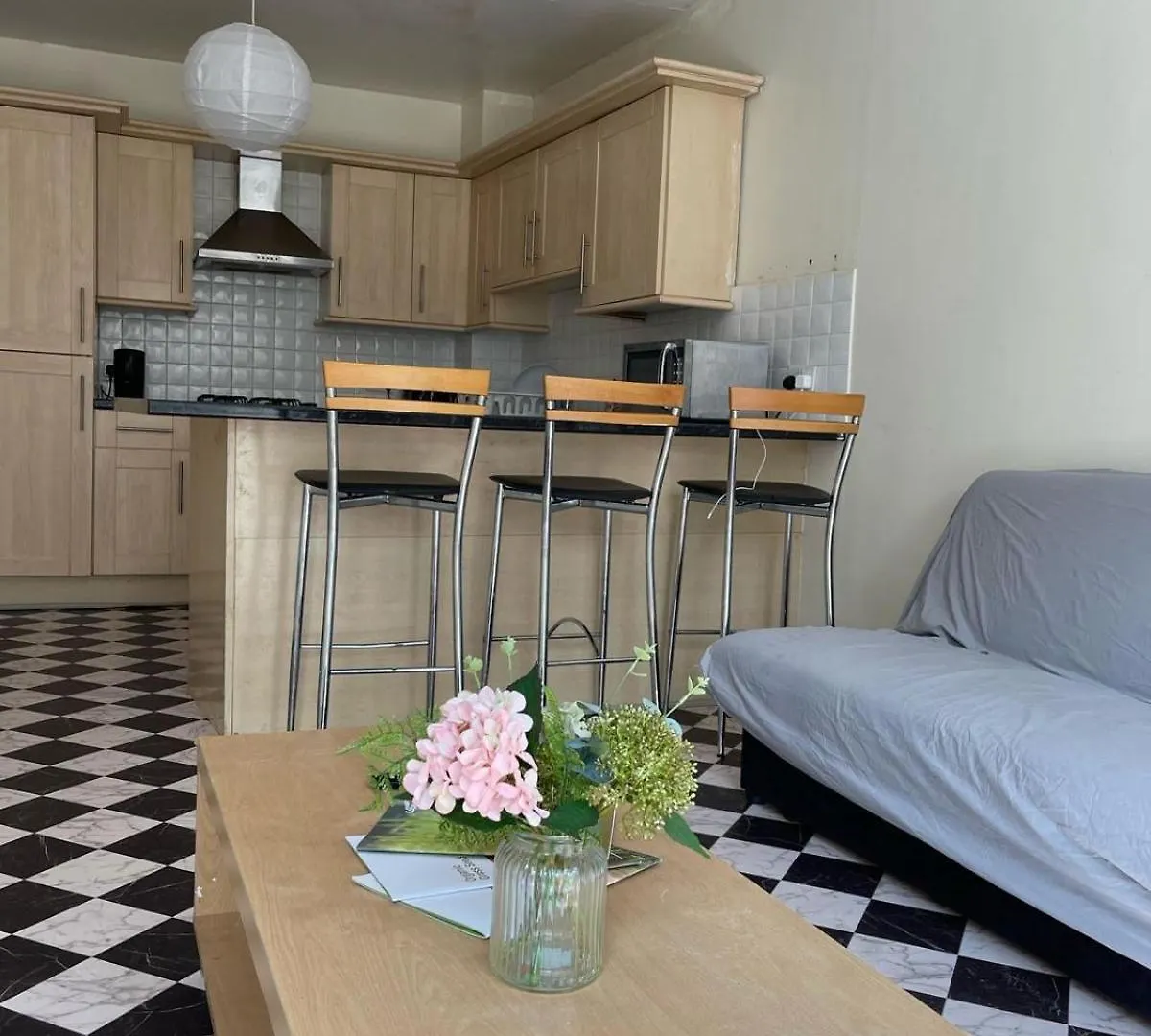 Eastenders Guest Home London Homestay